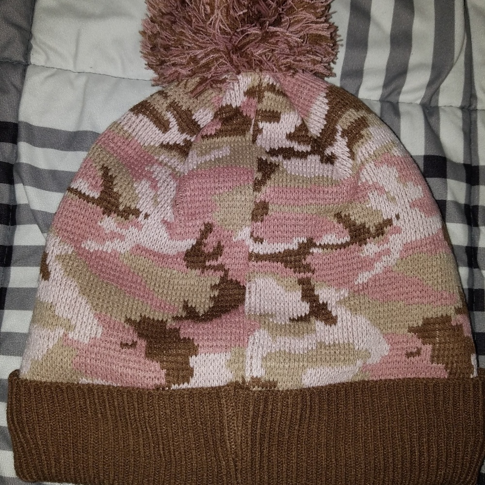 Camo hat with speakers